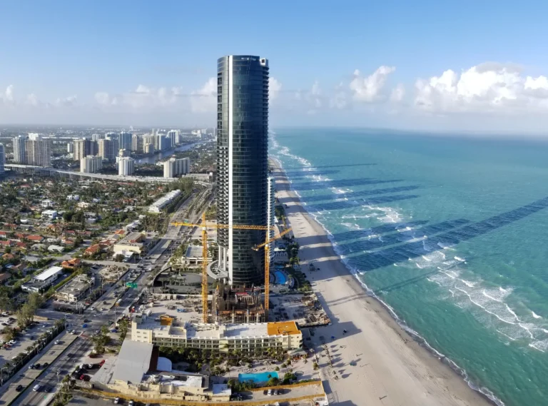 Luxury Waterfront Condo Lifestyle, Benefits, and Real-World Insights